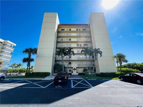 7440 S Ocean Dr in Jensen Beach, FL - Foto de edificio - Building Photo