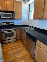 1223 W Greenleaf Ave, Unit #3N in Chicago, IL - Building Photo