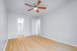 Mayfield Apartments in San Antonio, TX - Building Photo - Building Photo