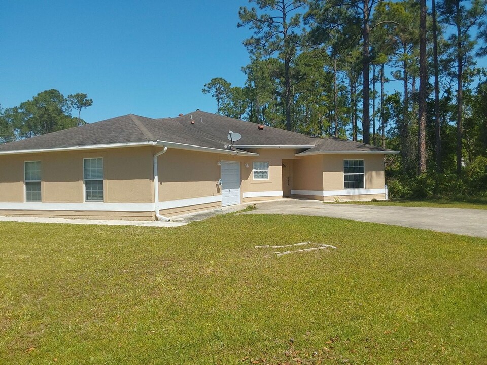 1 Ryarbor Dr in Palm Coast, FL - Building Photo