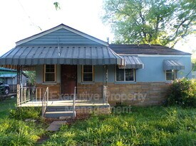 708 40th St in Fairfield, AL - Building Photo
