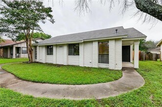 1602 W Braker Ln in Austin, TX - Foto de edificio - Building Photo