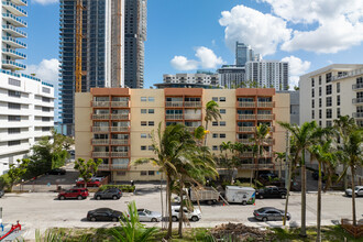 Riviera Towers in Miami, FL - Building Photo - Building Photo