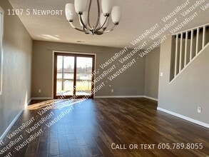1107 S Newport Pl in Sioux Falls, SD - Building Photo - Building Photo