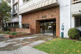 St. Andrews Courtyard Condominiums in Los Angeles, CA - Building Photo - Building Photo