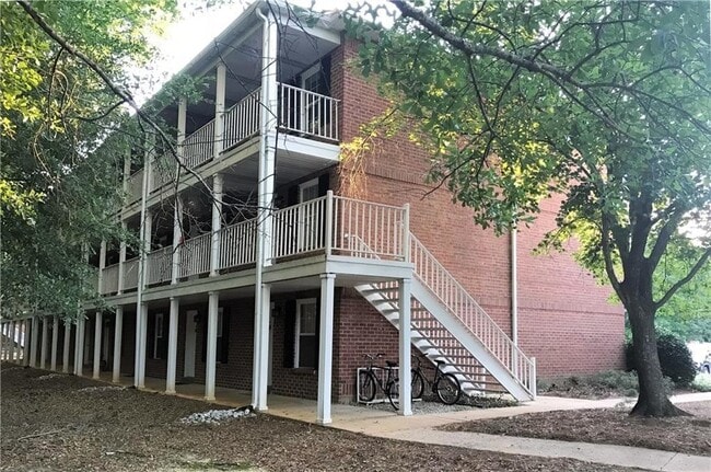 Lakewood Commons in Auburn, AL - Building Photo - Building Photo