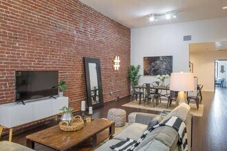 735 S Broadway, Unit 6 in Los Angeles, CA - Foto de edificio - Building Photo