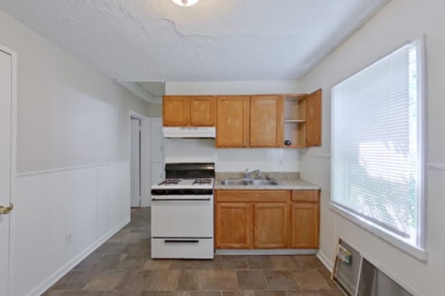 671-673-673 S Wheatland Ave