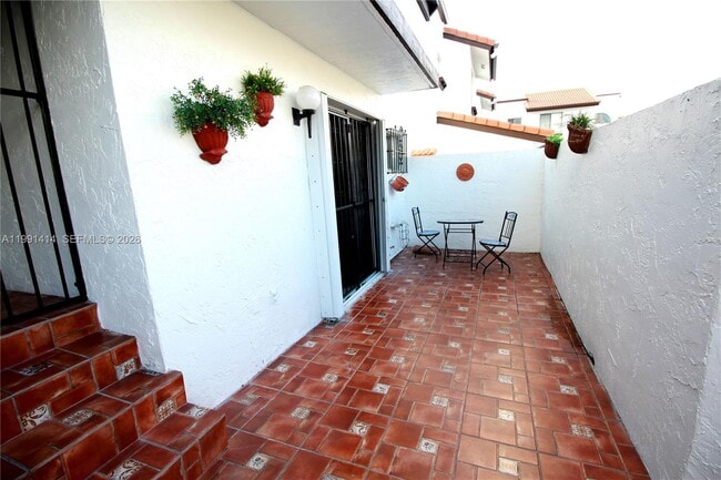 1221 SW 124th Ct in Miami, FL - Building Photo - Building Photo