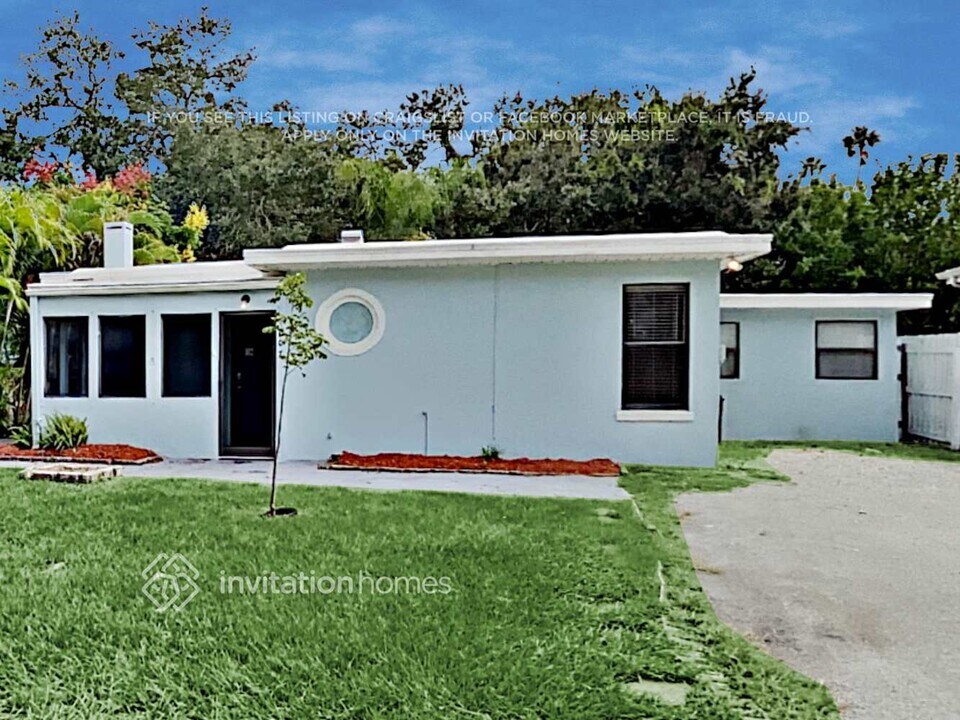 807 35th St W in Bradenton, FL - Building Photo
