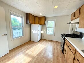 105 Buttonwood St, Unit 2 in Boston, MA - Building Photo - Building Photo
