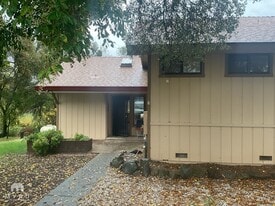 10230 Wise Rd in Auburn, CA - Building Photo
