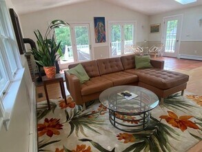 52 Lawn Ave in Jamestown, RI - Building Photo - Building Photo