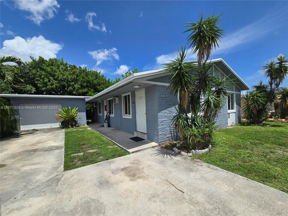 6317 SW 18th St in Miramar, FL - Building Photo