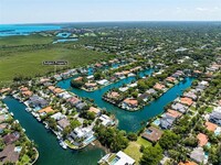 1385 Bella Vista Ave in Coral Gables, FL - Foto de edificio - Building Photo