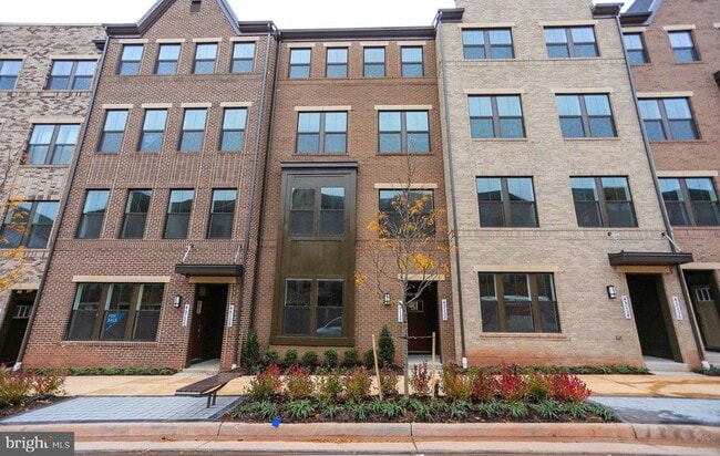 45132 Kincora Dr in Sterling, VA - Building Photo - Building Photo