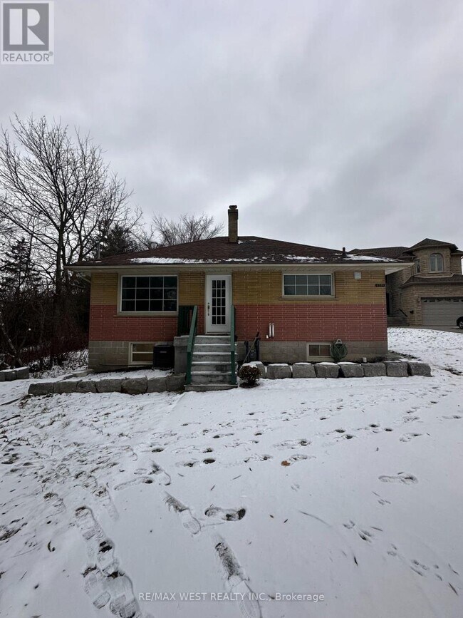 6398 Kingston Rd in Toronto, ON - Building Photo - Building Photo