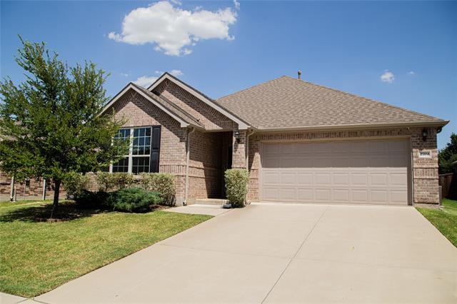 2704 Brisco Way in Aubrey, TX - Building Photo