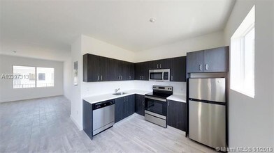 321 S Shore Dr-Unit -12 in Miami Beach, FL - Foto de edificio - Building Photo