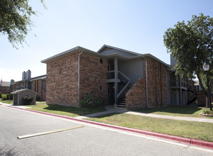 Mallard Run Apartments in Taylor, TX - Building Photo - Building Photo