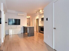 2108 Boul. Saint-Laurent in Montréal, QC - Building Photo