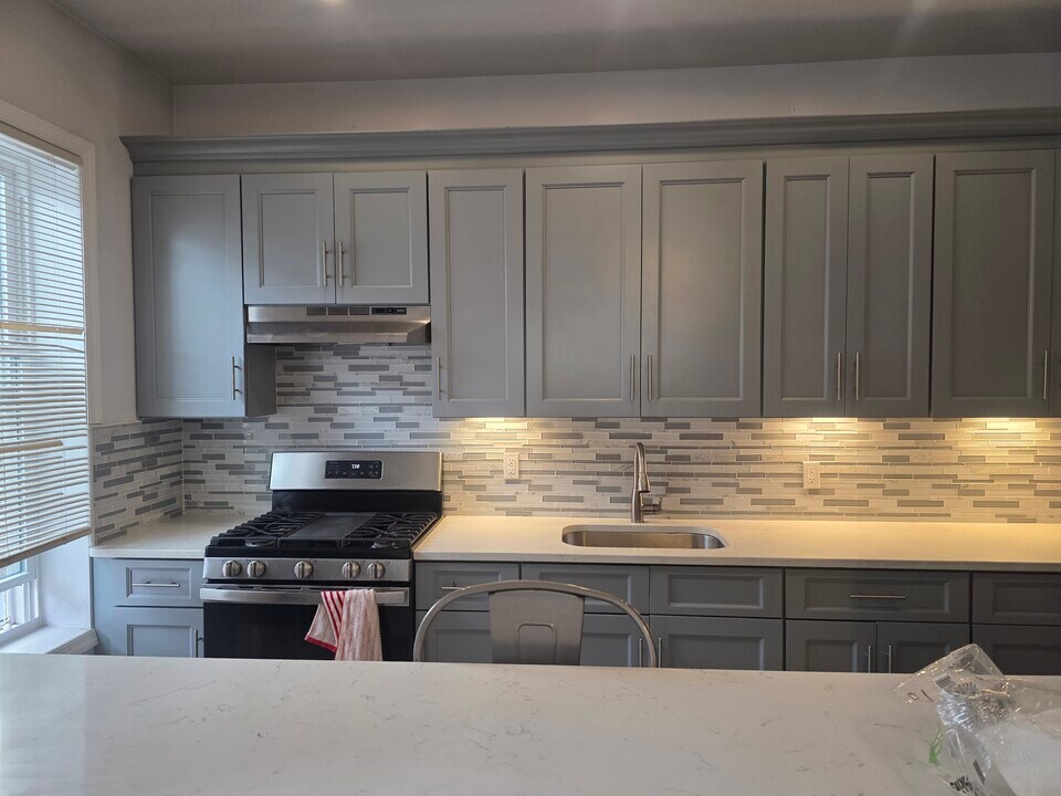 355 E 45th St in Brooklyn, NY - Building Photo
