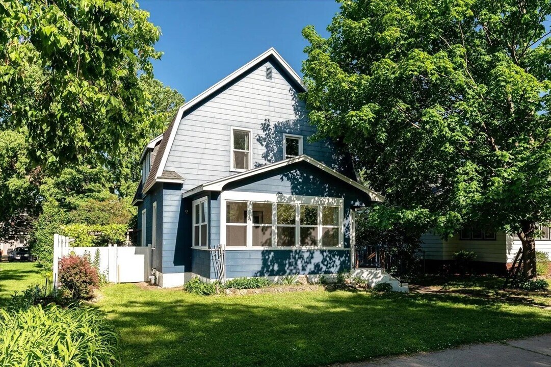 1017 7th St S in La crosse, WI - Building Photo