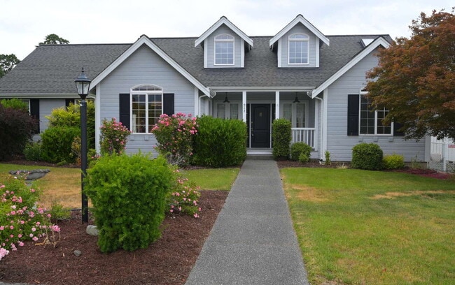 property at 912 E Willow St