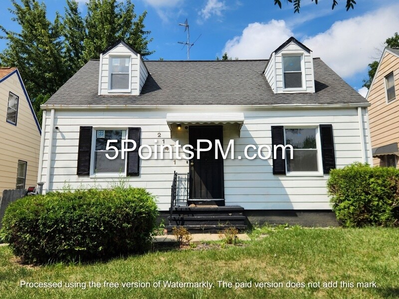 21411 Raymond St in Maple Heights, OH - Building Photo
