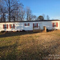 825 Mountain Crest Dr in Kings Mountain, NC - Building Photo