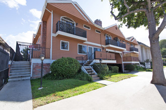 Woodley Court in Van Nuys, CA - Building Photo - Other