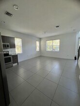 440 NE 35th Ct in Oakland Park, FL - Building Photo - Building Photo