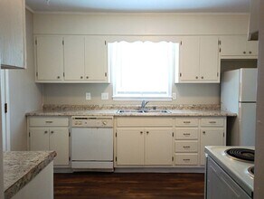 1002 15th Ave SW in Decatur, AL - Building Photo - Building Photo