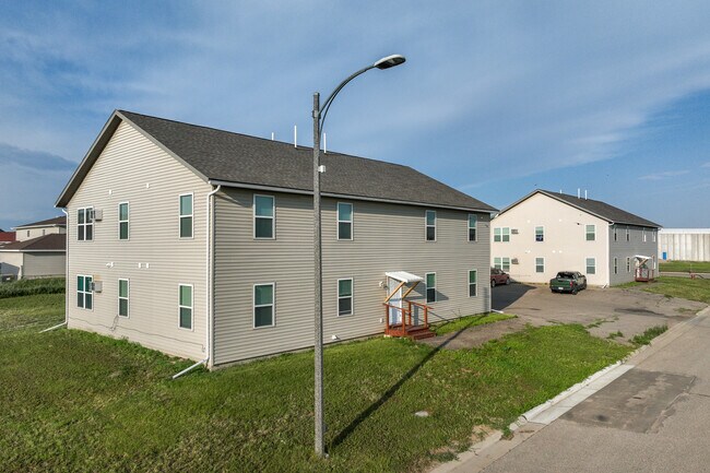 202 10th Ave SE in Crosby, ND - Building Photo - Building Photo