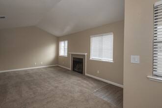 River's Edge Apartments in Lodi, CA - Building Photo - Building Photo