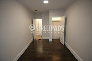 24 Clearway St in Boston, MA - Building Photo