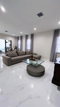 8253 NW 47th Ln in Doral, FL - Building Photo - Building Photo
