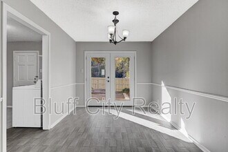 2291 Madison Ave in Memphis, TN - Building Photo - Building Photo