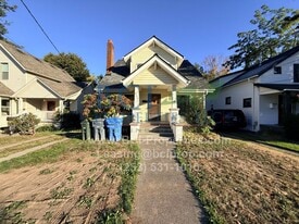 411 5th Ave NW in Puyallup, WA - Building Photo