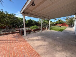 5018 Merrimac Ct in San Diego, CA - Foto de edificio - Building Photo