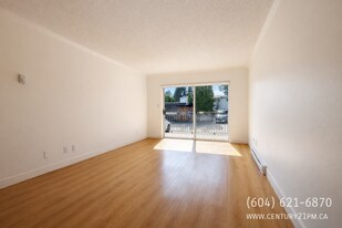 3035 Clearbrook Rd in Abbotsford, BC - Building Photo