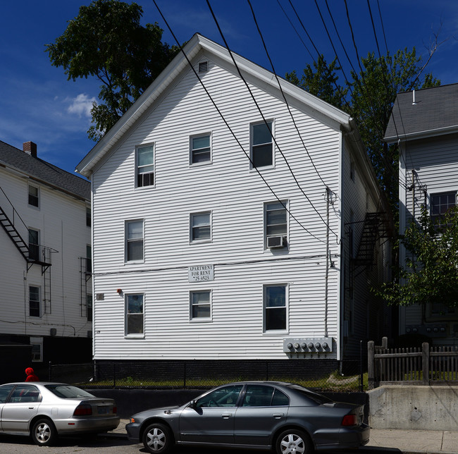 129 Garfield St in Central Falls, RI - Building Photo - Building Photo