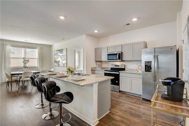 257 Bur Oak Bend in Newnan, GA - Building Photo - Building Photo