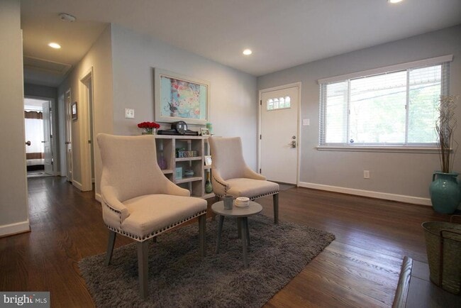 3287 Annandale Rd in Falls Church, VA - Building Photo - Building Photo