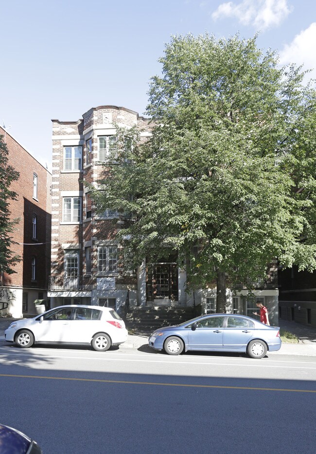 3210 Édouard-Montpetit in Montréal, QC - Building Photo - Building Photo