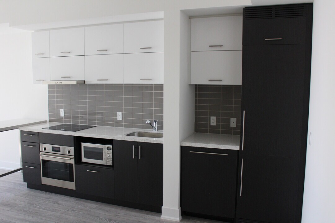 180 Enterprise Blvd in Markham, ON - Building Photo