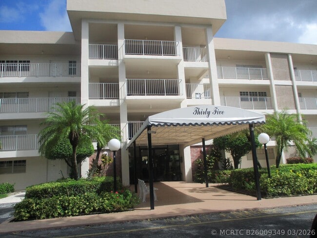 property at 3151 S Palm Aire Dr