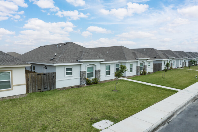 The Heights At Minnesota in Pharr, TX - Foto de edificio - Building Photo