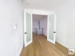 PUTNAM AVENUE / Spacious 2-Bed 1/5 Bath Du in Brooklyn, NY - Building Photo - Building Photo