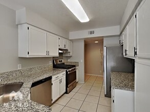 2835 Floral Peak Dr in Henderson, NV - Building Photo - Building Photo
